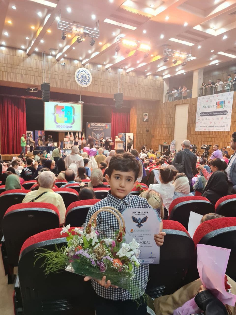 کسب مدال نقره در مسابقات کید کد۲۰۲۵ توسط دانش آموز ایلیا مافی